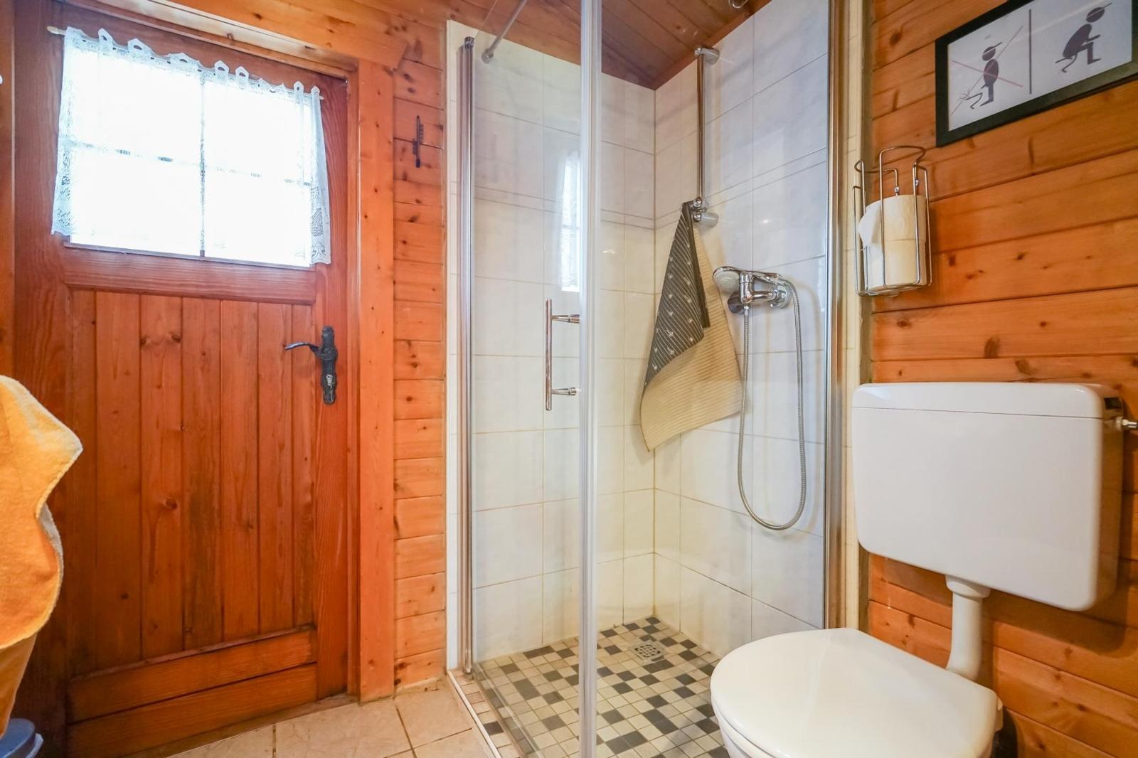 WC im Blockhaus 