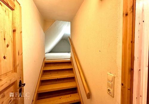 Treppe zum Spitzboden/ Ausbaureserve
