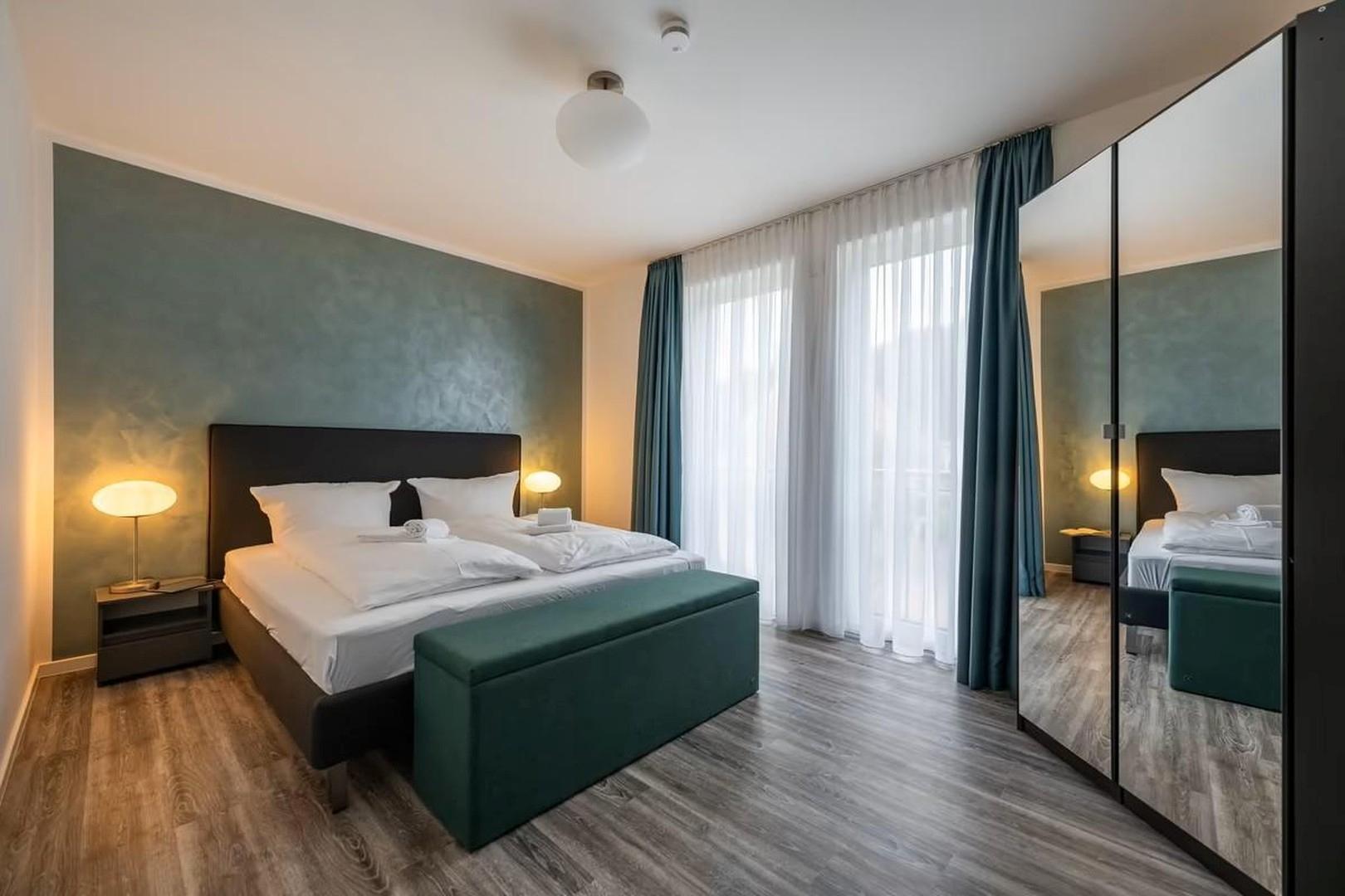 Schlafzimmer 1