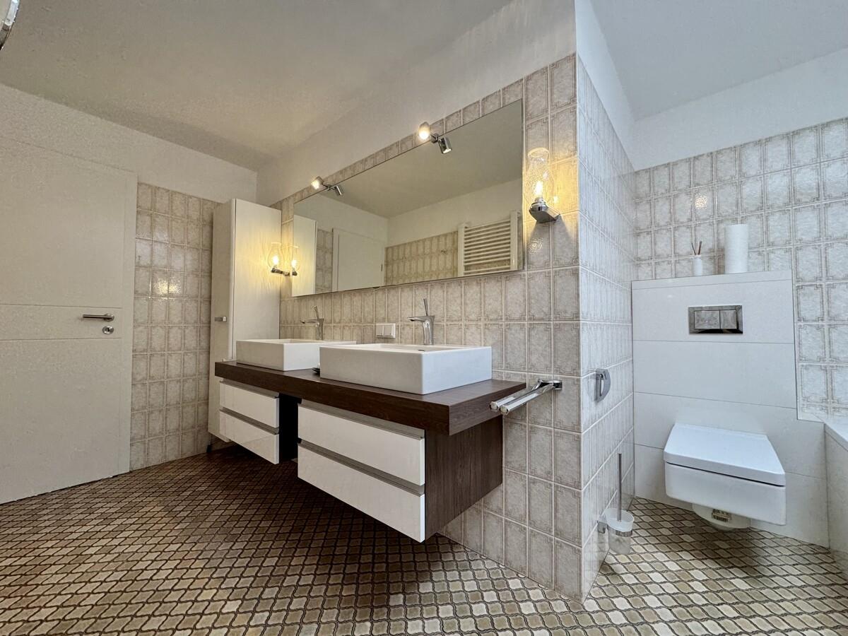 Badezimmer EG