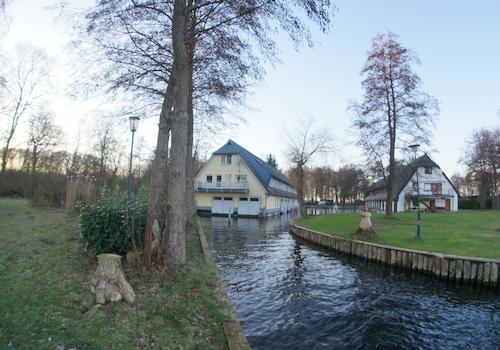 Zufahrt via Boot zum Bootshaus