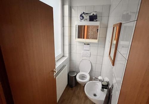 Halle 2 WC Damen EG