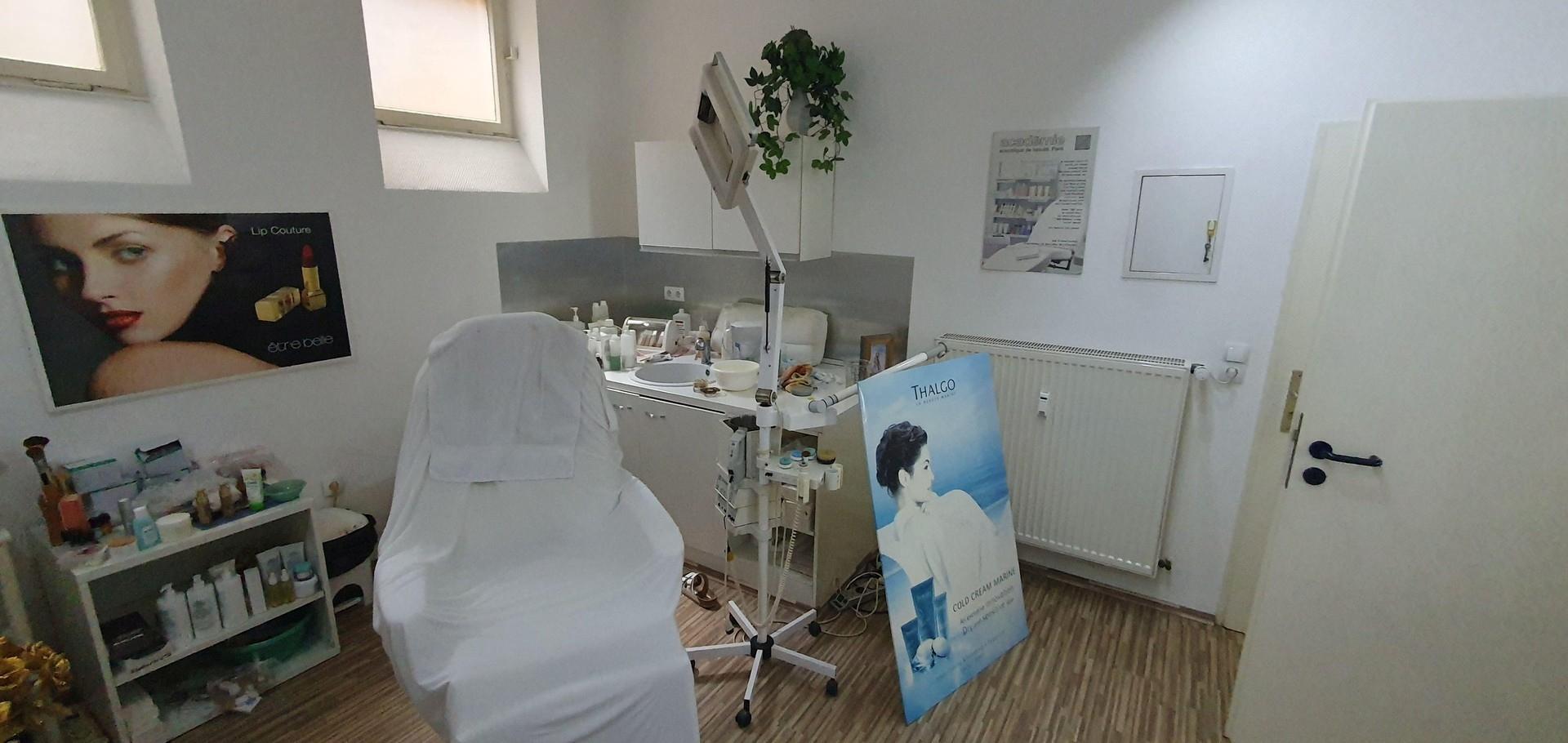 Behandlungsraum Foto 2