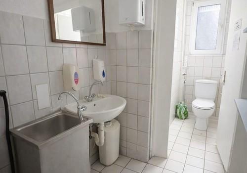 WC hofseitig