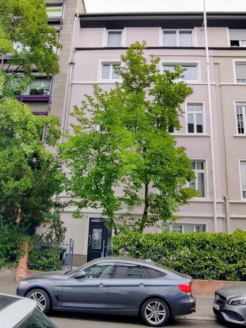 Gründerzeithaus mit Magnolie