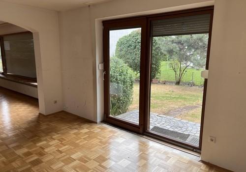 Esszimmer mit Gartenzugang