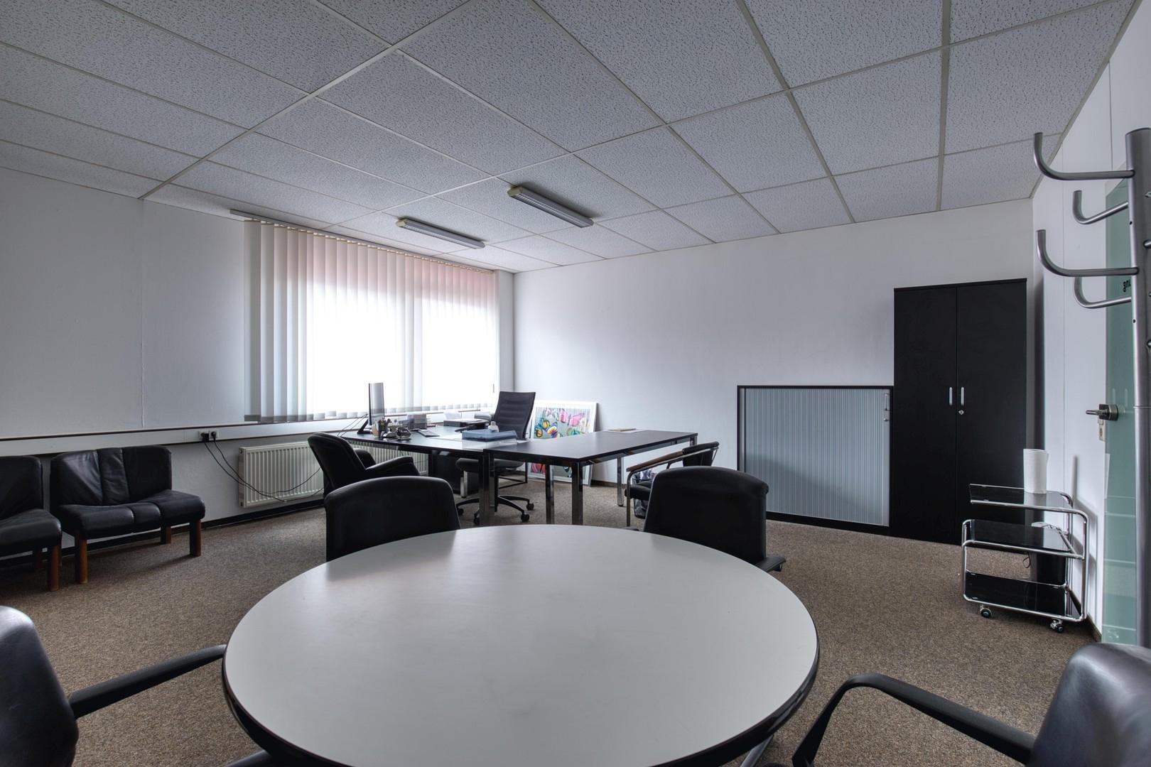Großes Einzelbüro