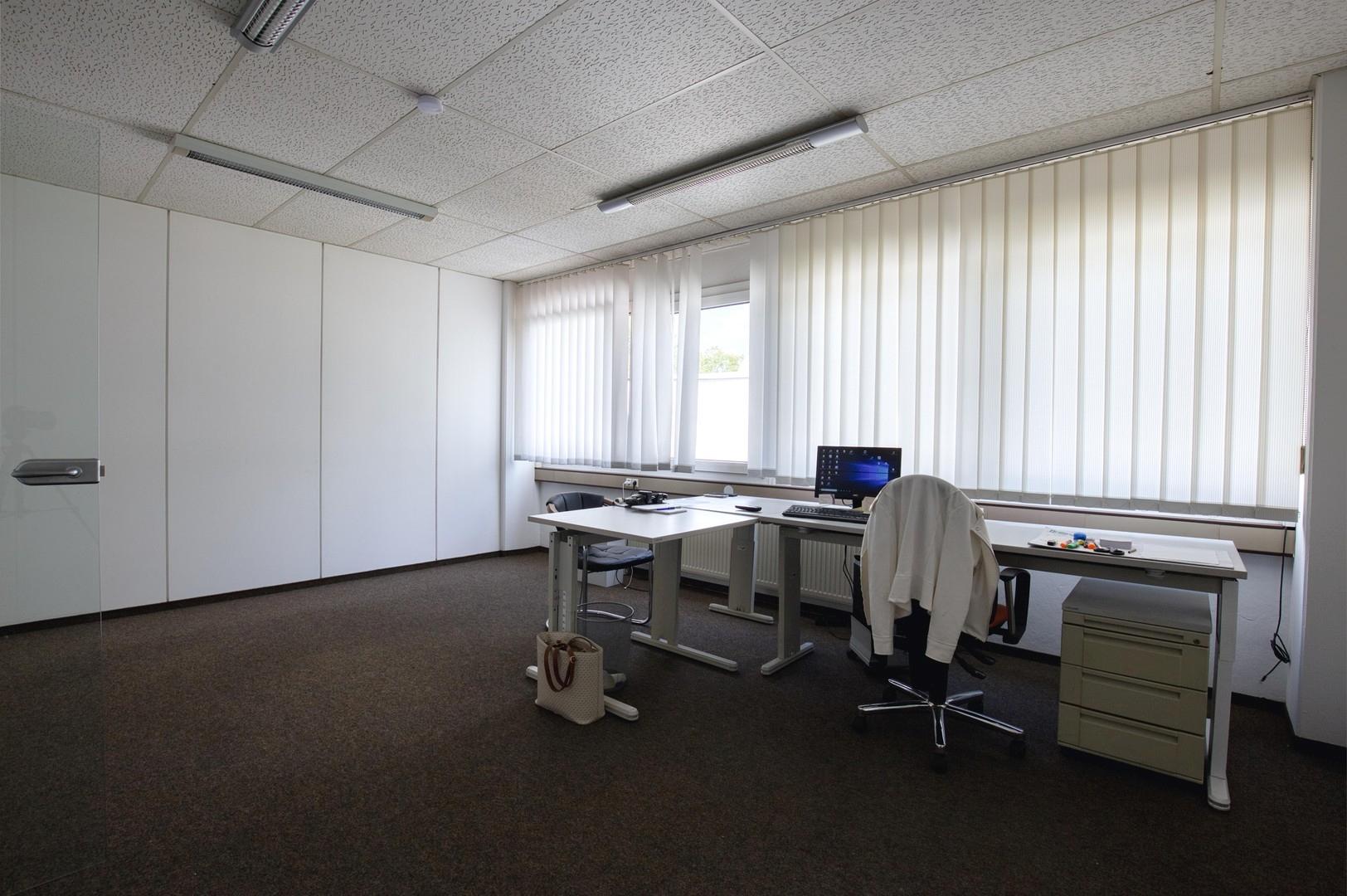 Großes Einzelbüro