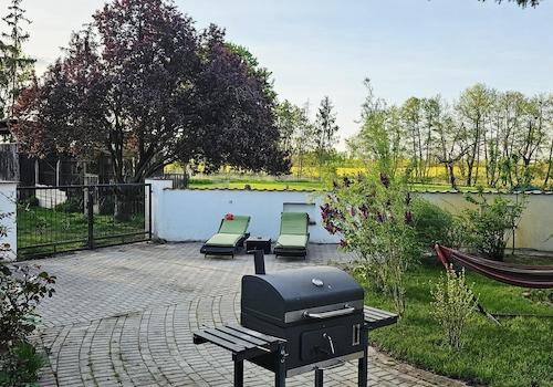 Innenhof mit Blick auf Weide