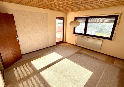 Schlafzimmer mit Zugang zum Balkon