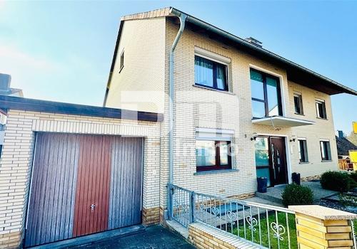 Frontansicht / Garage