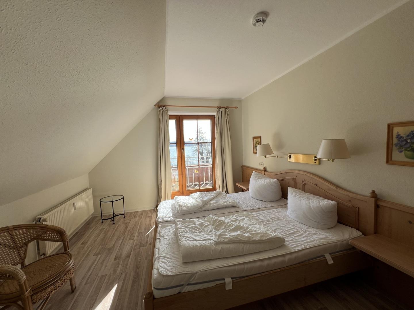 Schlafzimmer 1