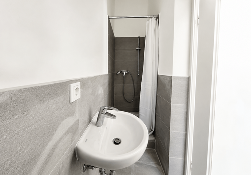 Badezimmer mit Dusche