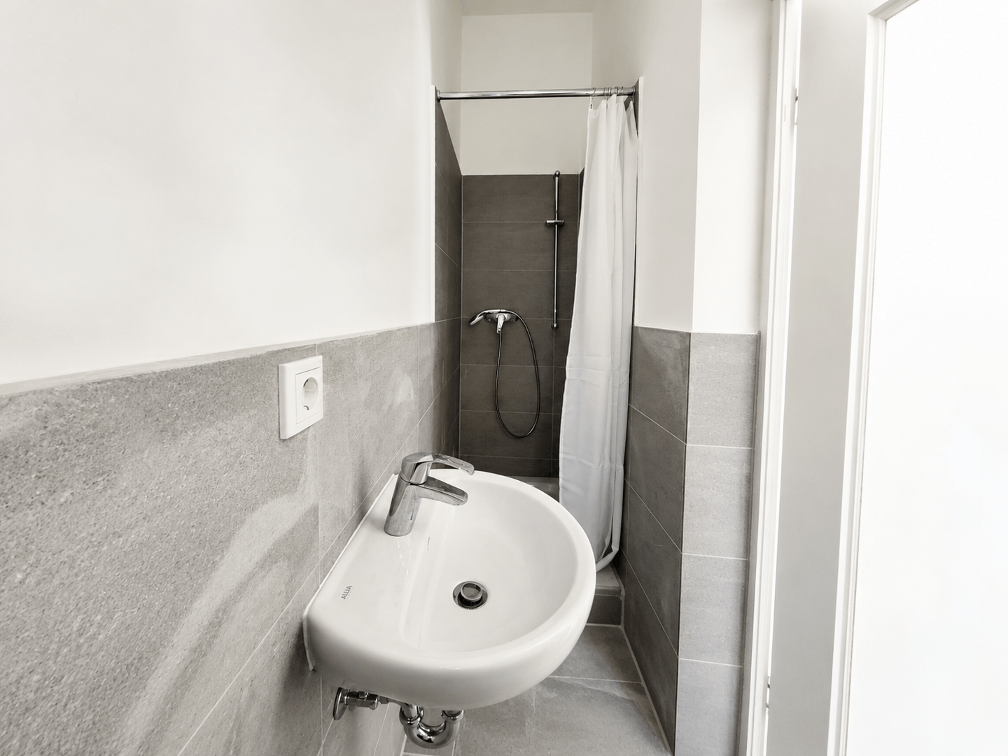 Badezimmer mit Dusche
