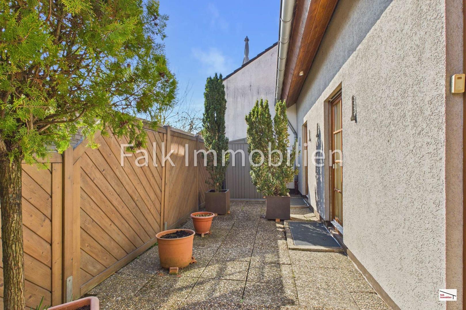 Terrasse EG Hausrückseite