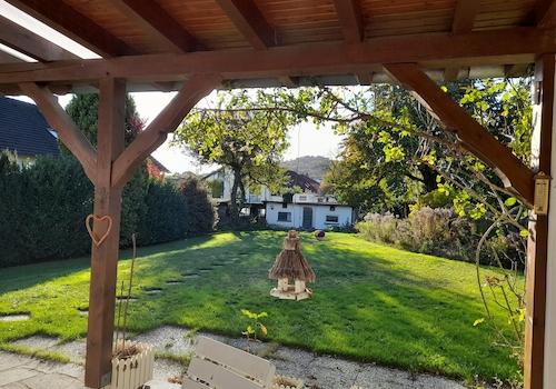 Garten mit Annexbau 2