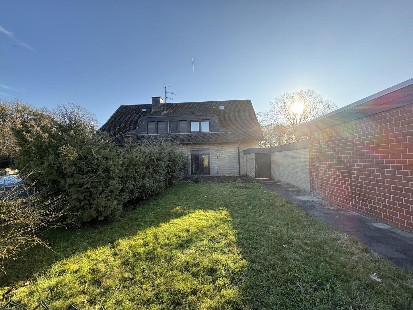OG sep. Eingang über Garten