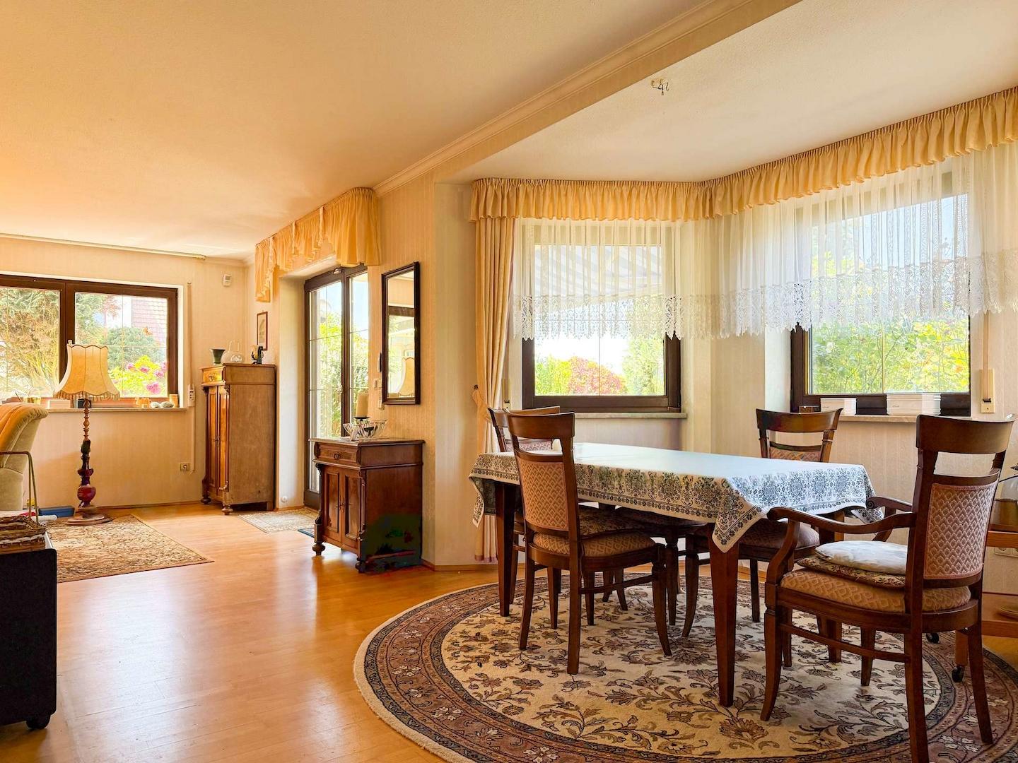 Wohnzimmer mit Erker