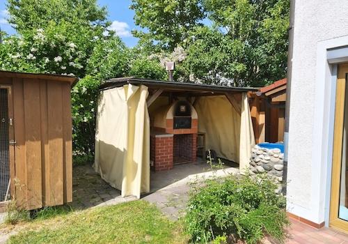 Grillstation mit Pizzaofen