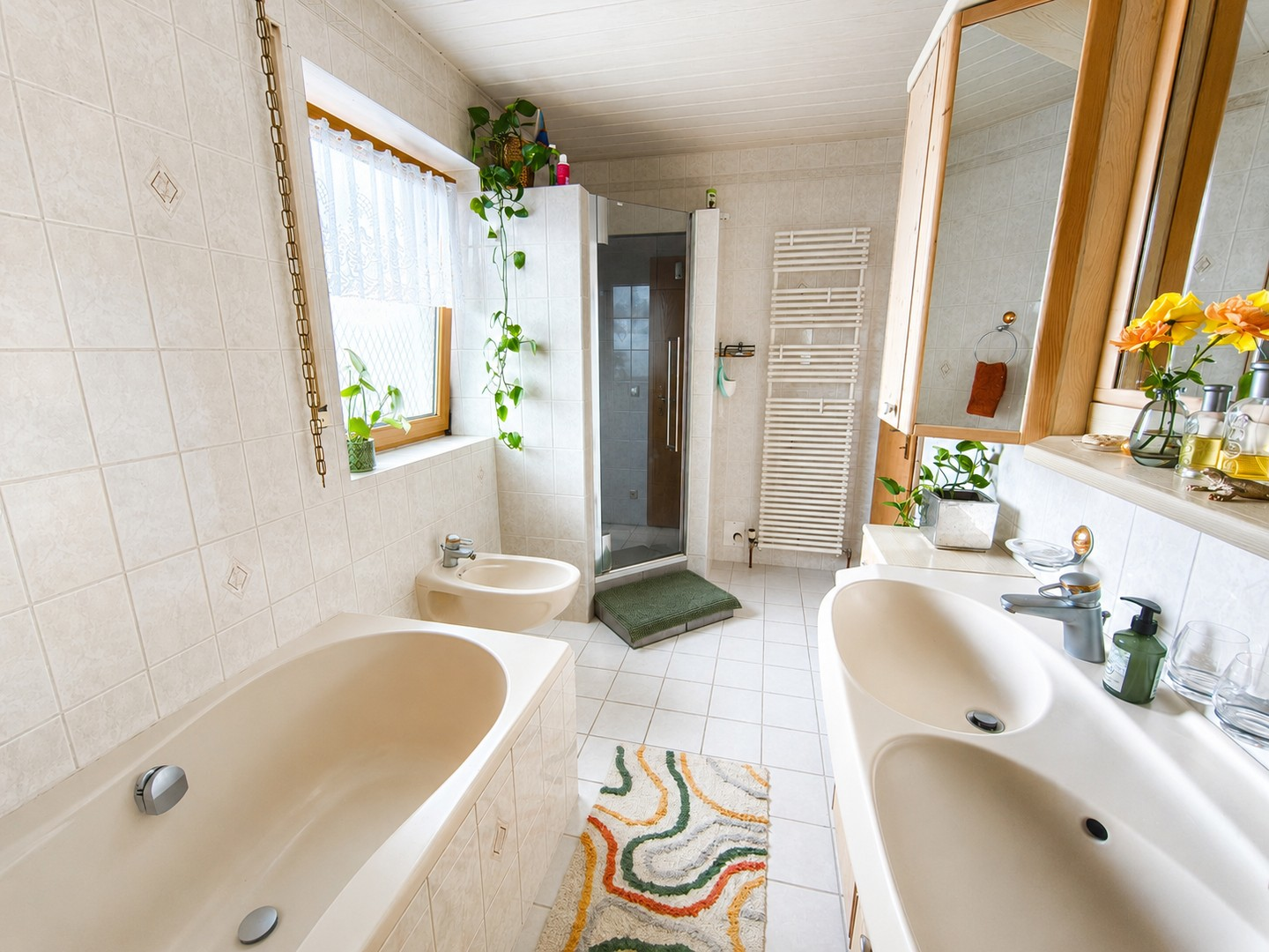 Badezimmer mit Dusche