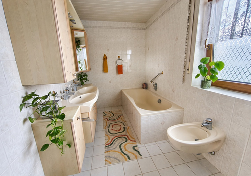 Badezimmer mit Wanne