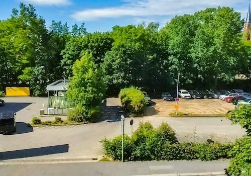 Blick auf Straßenseite nach Süden