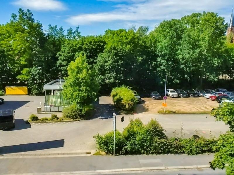 Blick auf Straßenseite nach Süden