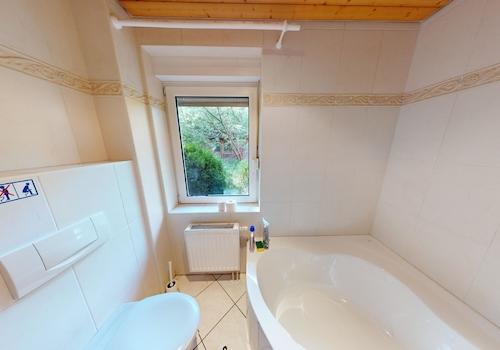Badezimmer im Erdgeschoss