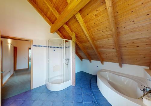 Badezimmer im Obergeschoss