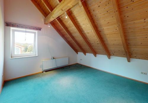 Schlafzimmer mit begehbaren Kleiderschrank