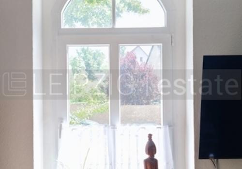Rundbogenfenster im Erdgeschoss