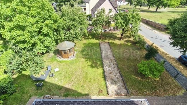 Blick aus dem Dachgeschoss in den Garten