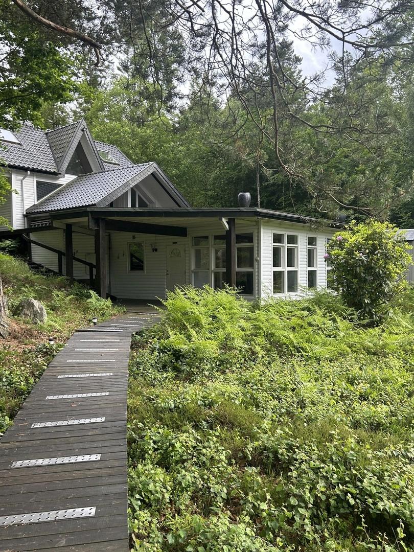 Blick auf Seehaus mit Terrasse