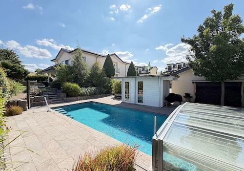 Pool mit Überdachung