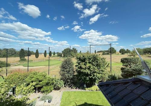 Blick zum Golfplatz