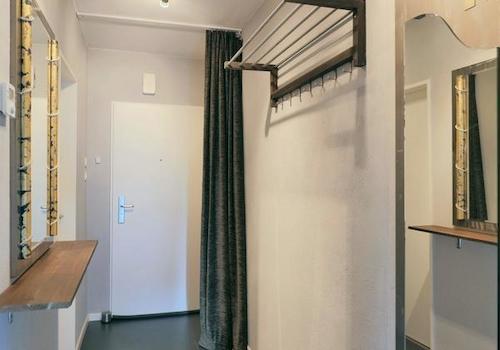Wohnungsflur mit Garderobe
