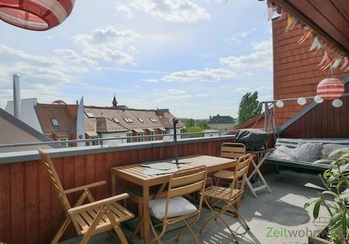 phantastischer Dachbalkon mit Grill