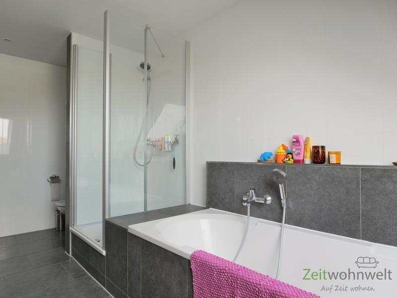 Wanne, Dusche und WC
