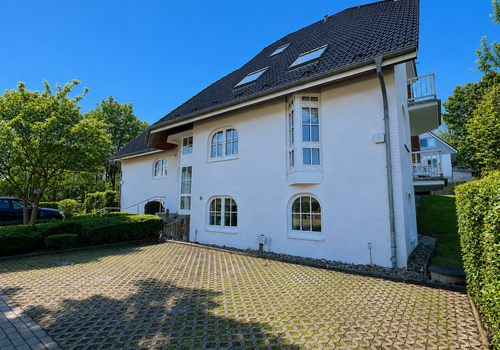 Außenansicht (Himmel mit KI bearbeitet)