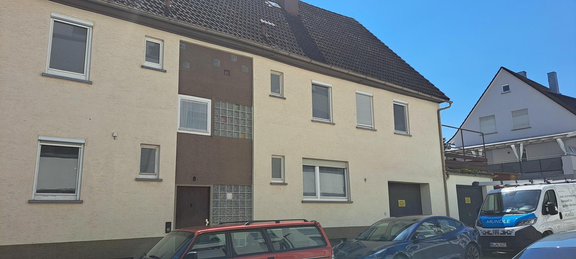 Vorderseite Eingang Wohnhaus 
