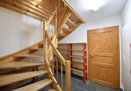 Treppe zum Untergeschoss