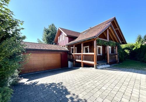 Haus mit Doppelgarage