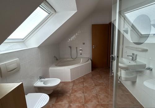 OGBad m.Badewanne,Bidet,Dusche