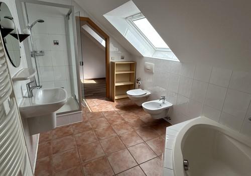 OGBad m.Badewanne,Bidet,Dusche