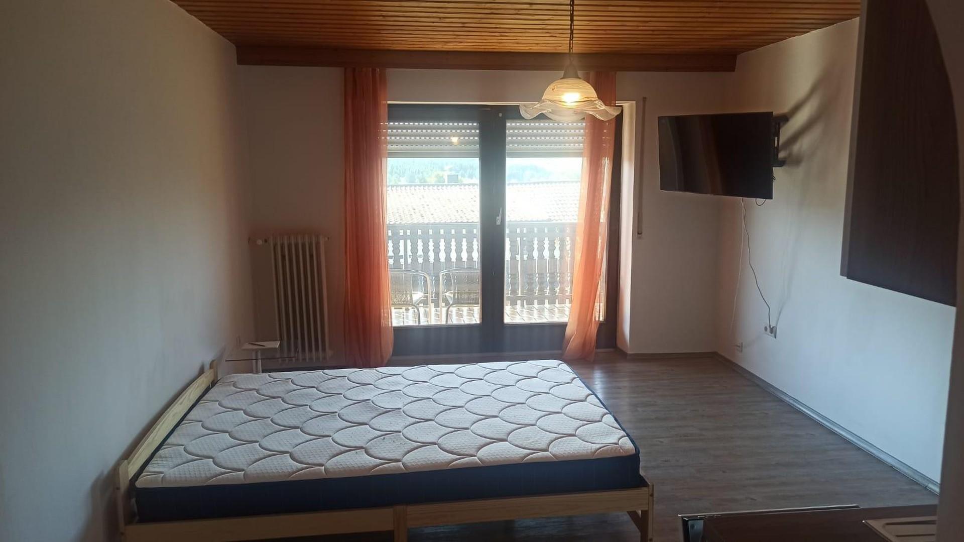 Blick vom Flur in den Raum