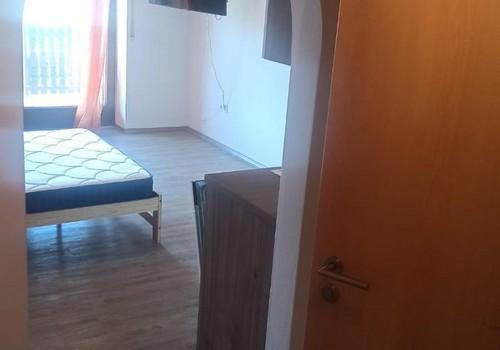 Blick vom Flur in den Raum
