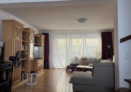 Wohnzimmer mit Terrassenzugang