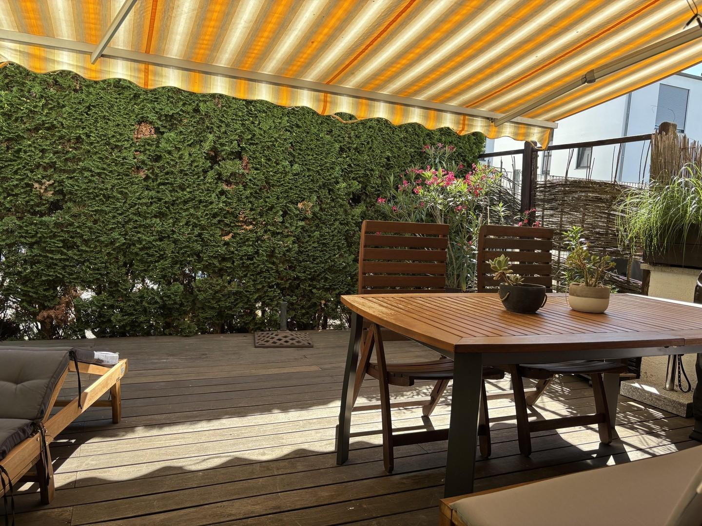 Südterrasse mit Hartholz Belag