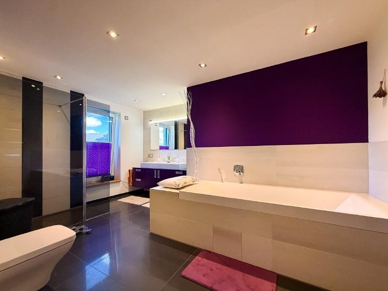 großes Badezimmer