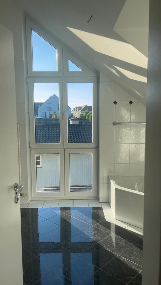 OG Blick ins Badezimmer
